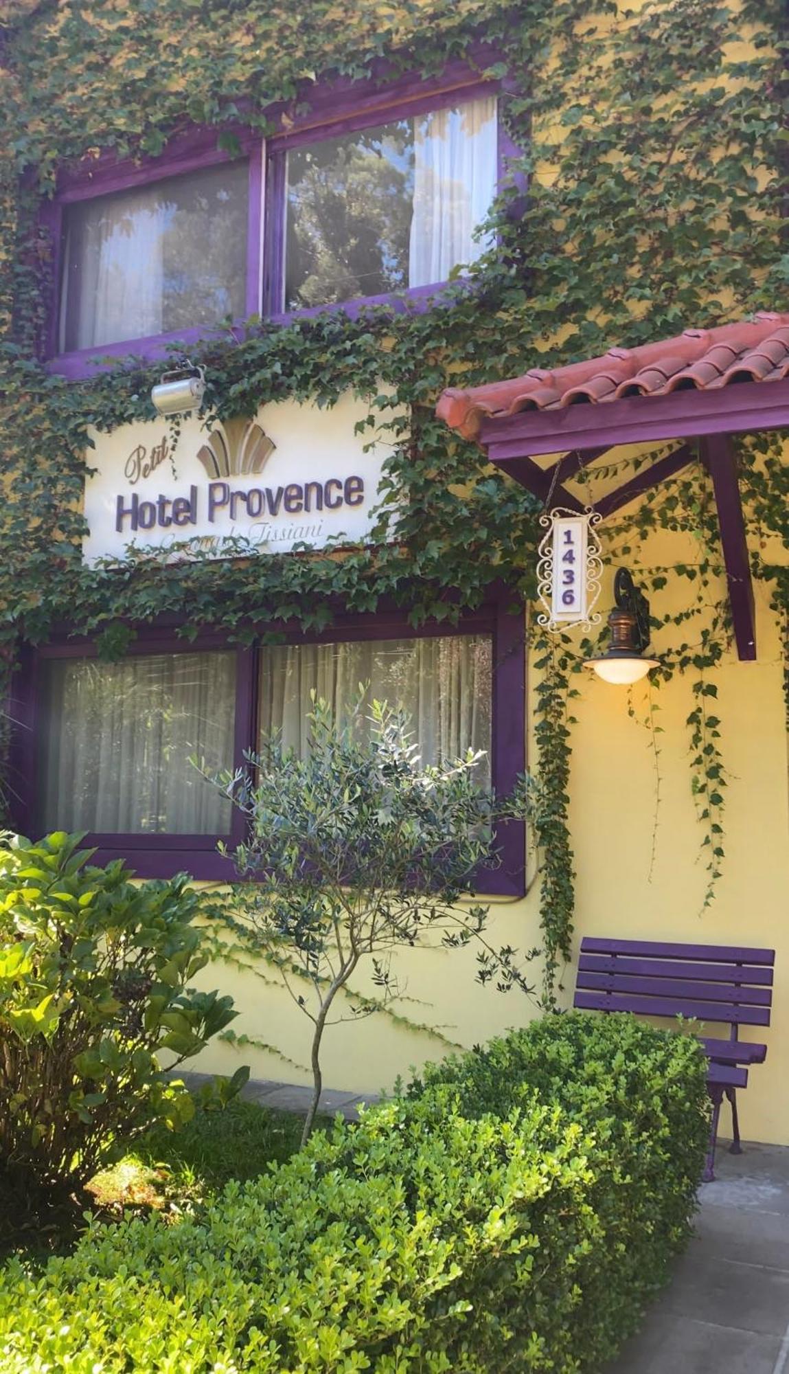 Petit Hotel Provence Gramado Kültér fotó